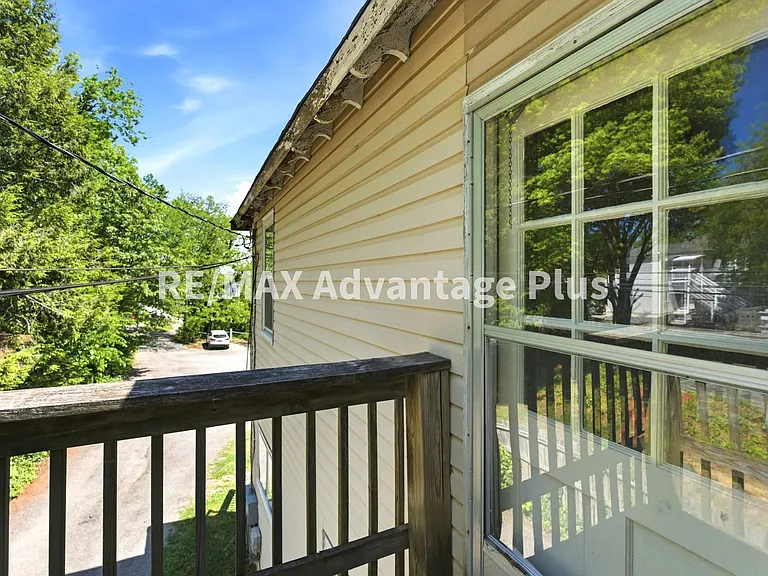 106 Grove St — Photo 2