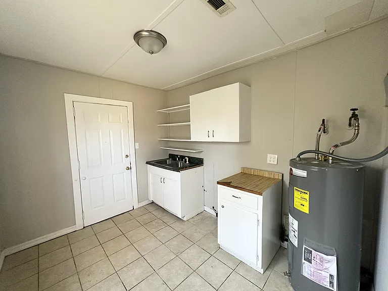 249 Gloria Rd SW — Photo 6