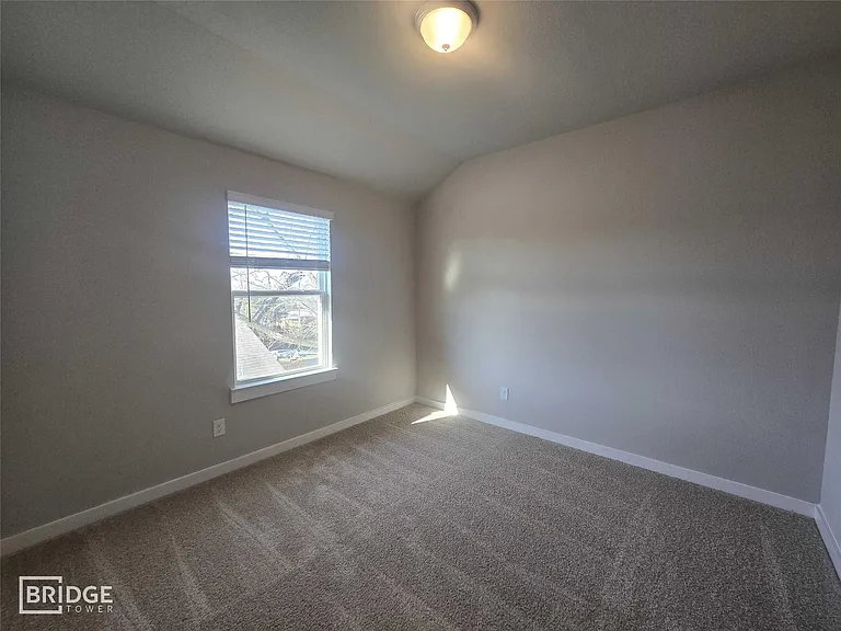 333 E Hull St — Photo 12