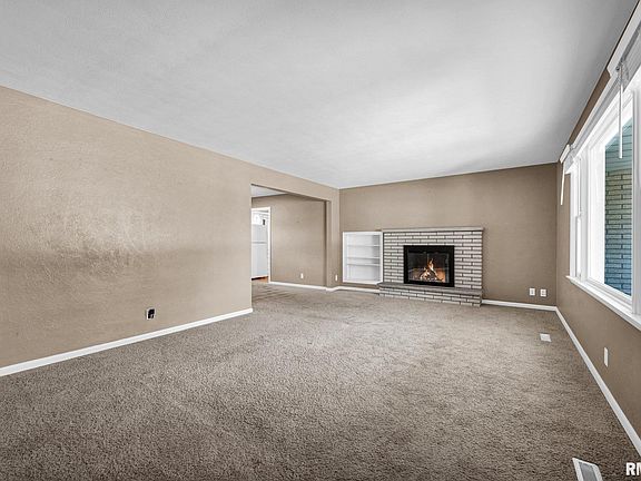 4th image of 1008 E Madison St