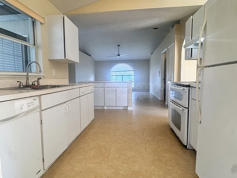 116 Barrington Dr — Photo 8