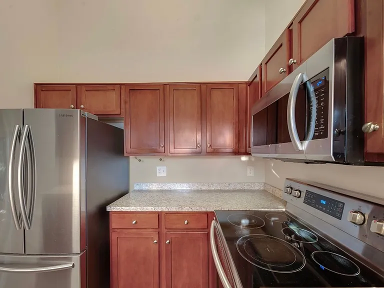807 E Main St — Photo 14