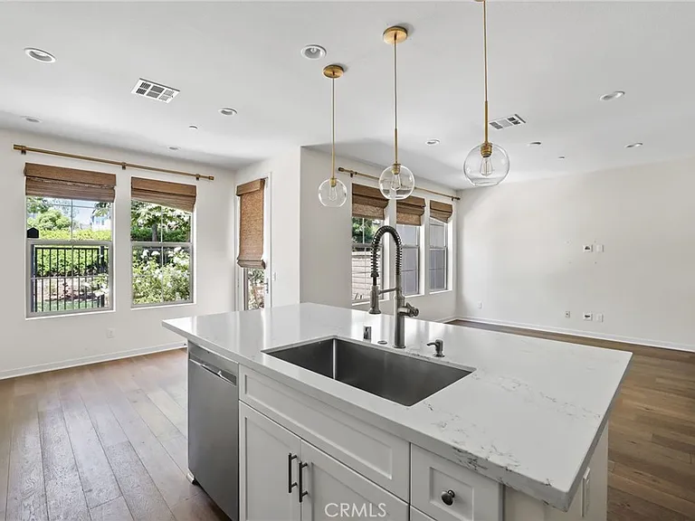 216 Finch — Photo 13