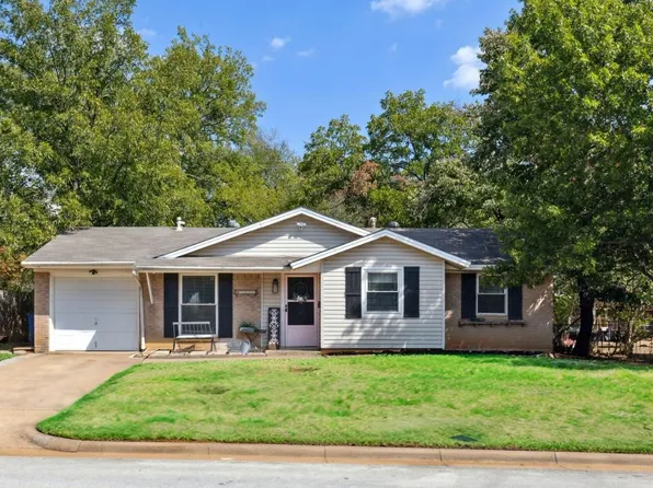 1210 Aransas Dr, Euless, TX 76039