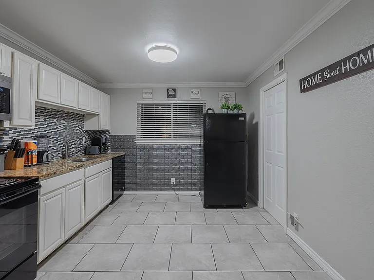 219 Andrews St #7 — Photo 16