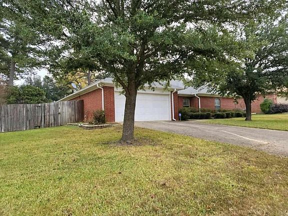 2nd image of 20 White Oak Ln