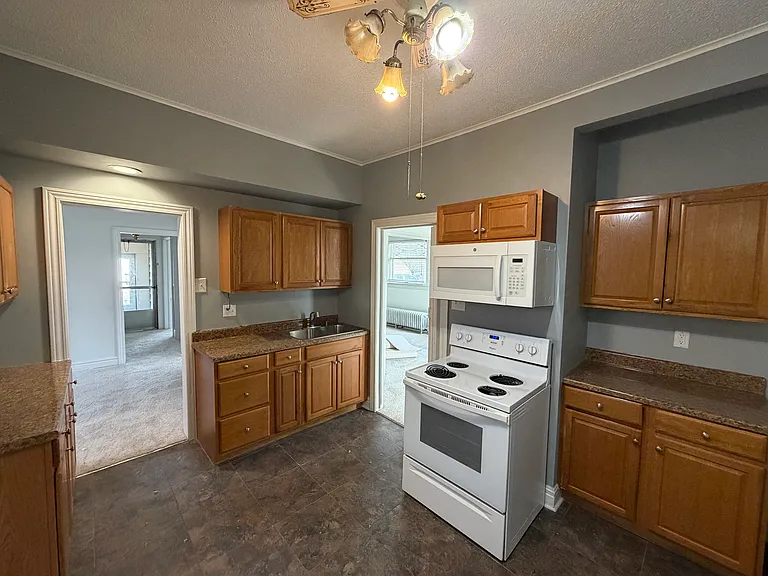 321 Cass St — Photo 12