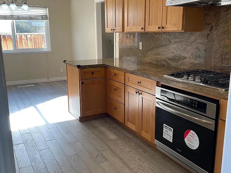 1002 Rockrose Ave — Photo 3