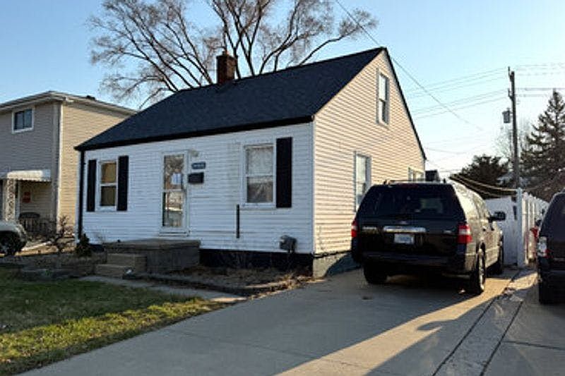 1st image of 24566 Lambrecht Ave