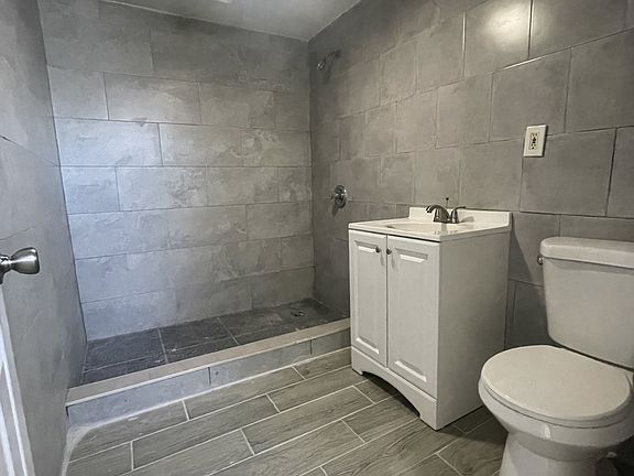 5th image of 10212 Calcutta Dr APT D