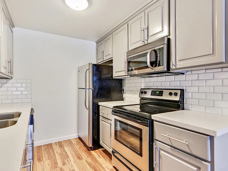 9520 Lucerne Ave — Photo 2