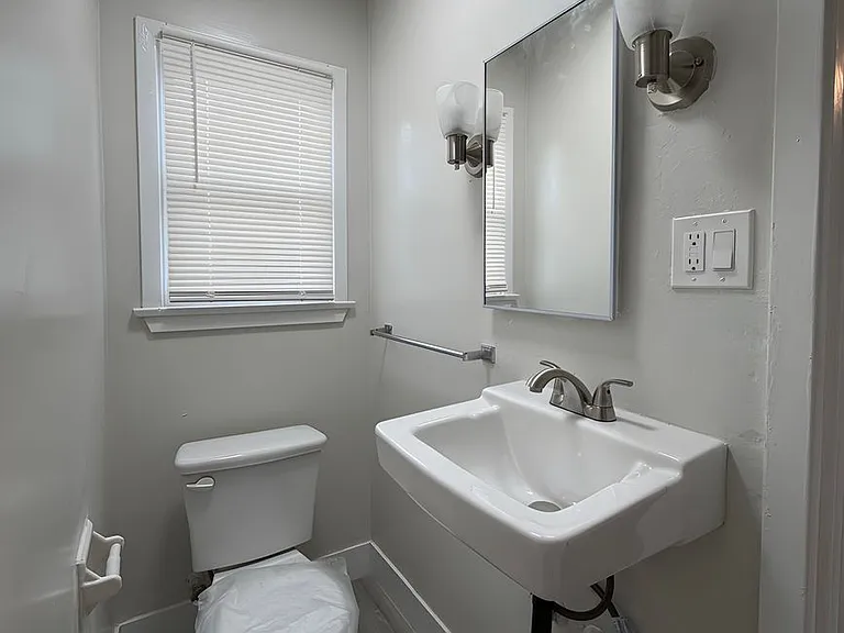 231 W 81st St #A — Photo 11