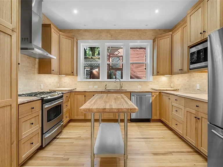 702 W Gibson St — Photo 3