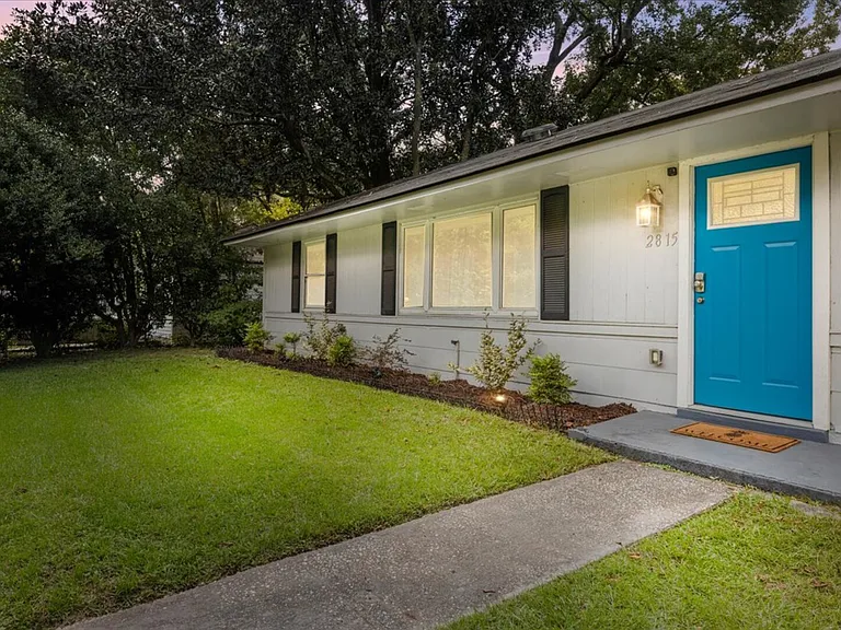 Peacock Ave — Photo 5