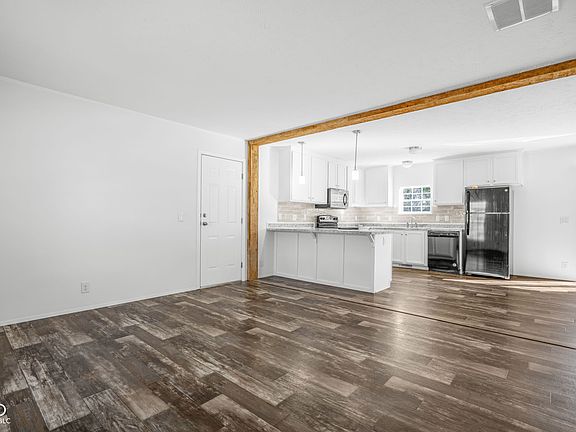 4th image of 202-204 E 11th St
