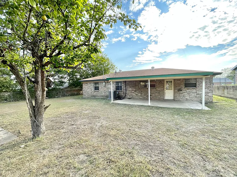 1404 Cross St — Photo 19