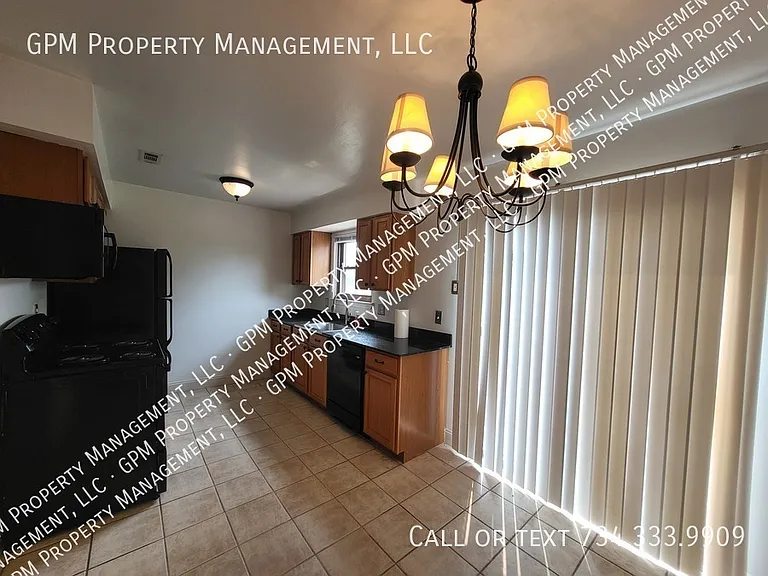 20027 Village Green Ct — Photo 5