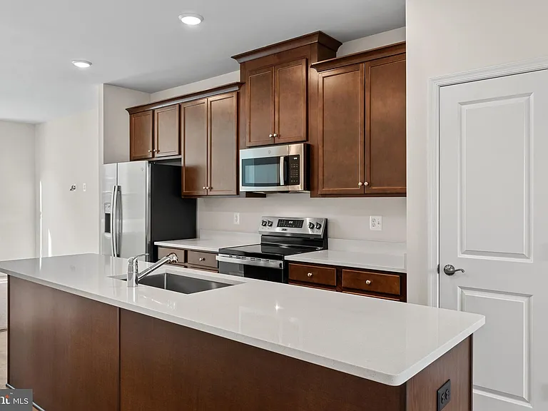 6045 Soho Way — Photo 8