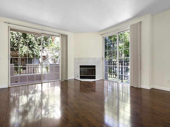 3rd image of 24149 Del Monte Dr Unit 315