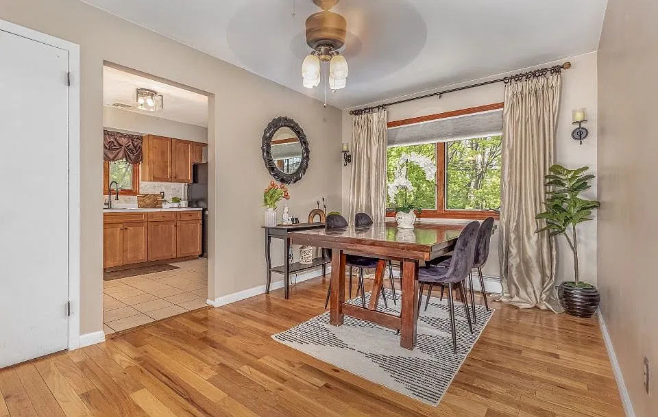 1 bed, 1.5 bath, 1967 sqft, $1,250 — Photo 3
