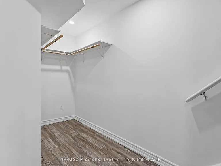 8511 Jennifer Cres — Photo 31