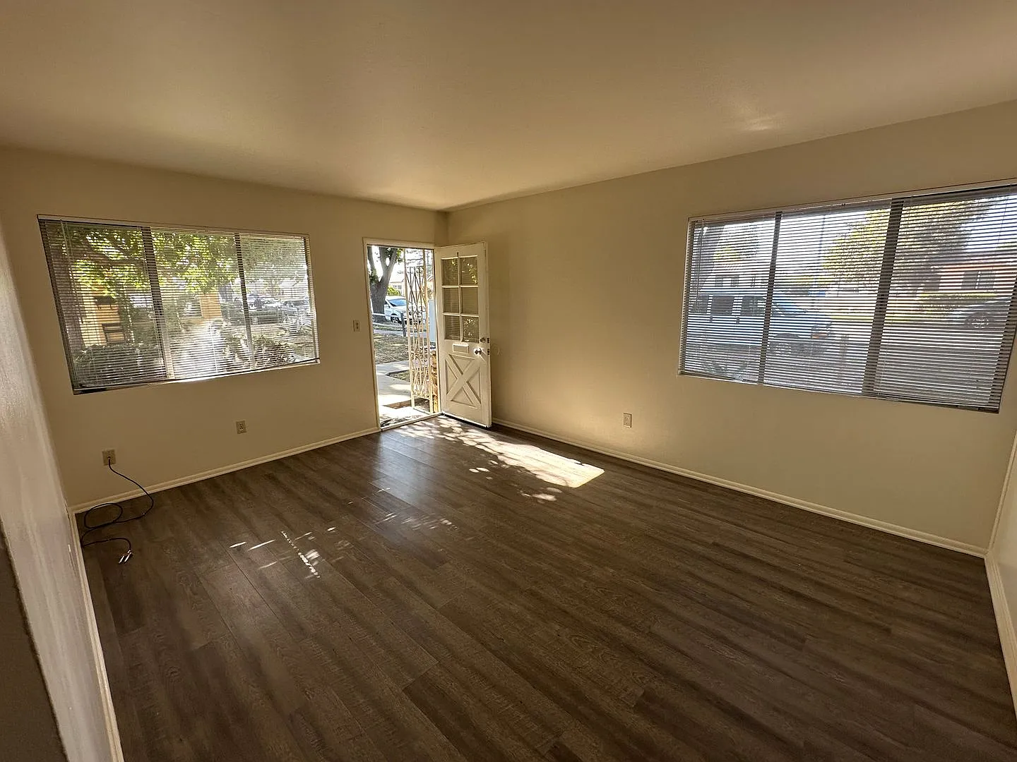 Cute 2 Bd 1Ba Unit in quiet 14 unit Apartment complex — Photo 4