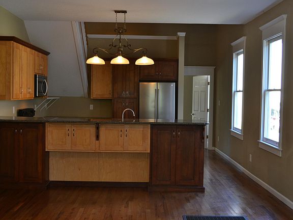 3rd image of 1239 NE Armstrong Ave