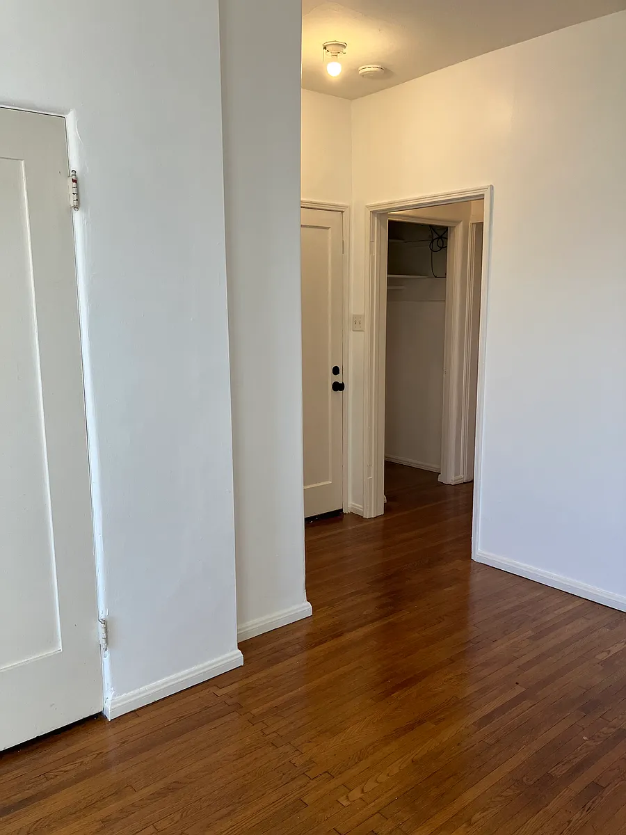 hardwood floors - 2919 1/2 E 6th St #1/2
