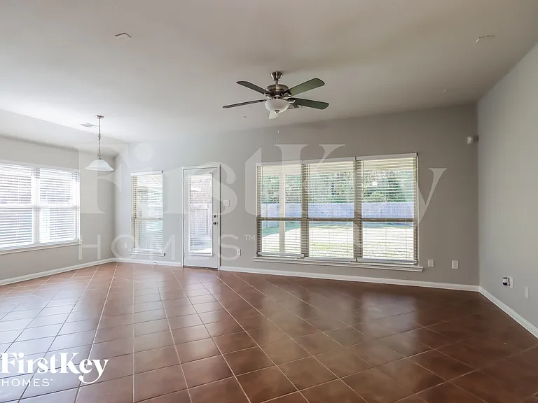 240 Country Crossing Cir — Photo 3