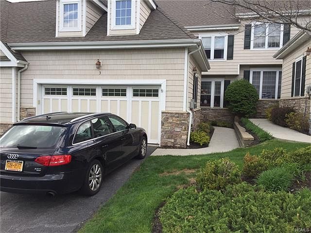 1st image of 10 Turnberry Ct