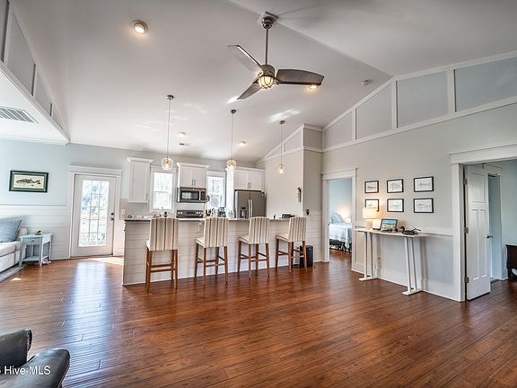 5th image of 101 N Seaview Road N