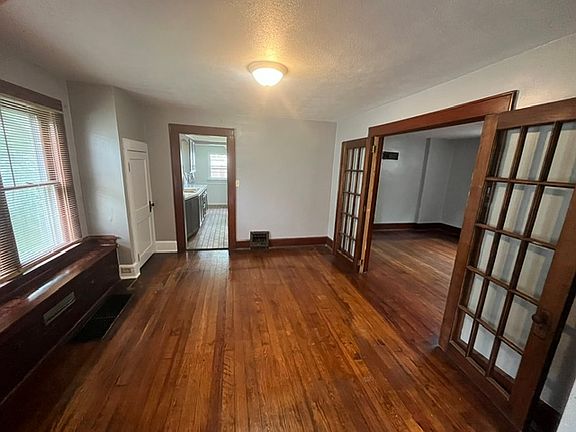 3rd image of 21 Katherine St
