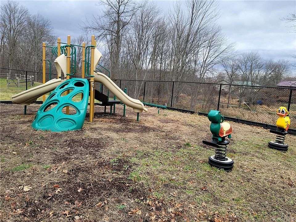 2nd image of 147 Meadow View Dr