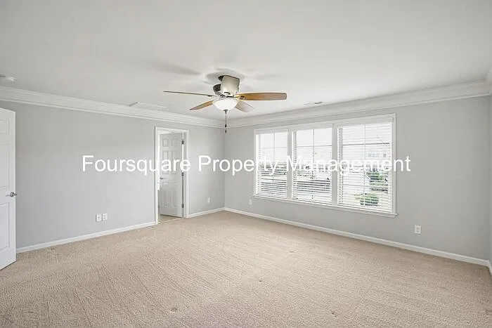 100 Cabot Dr — Photo 26