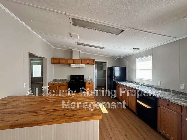 579 SE Baker Ave — Photo 5
