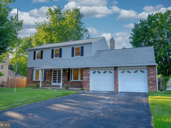 682 Woodlyn Dr, Langhorne, PA 19053