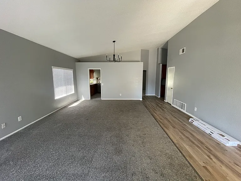 3393 Royal Ridge Rd — Photo 3