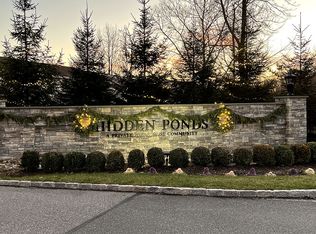 276 Pond View Ln, Smithtown, NY 11787
