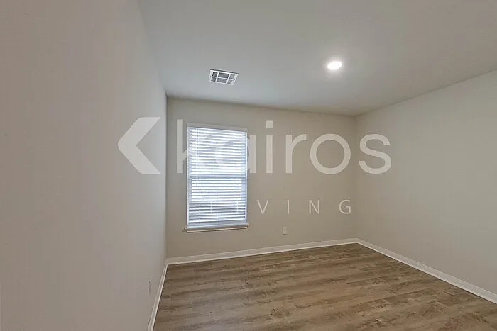 301 Saint James Pl — Photo 11