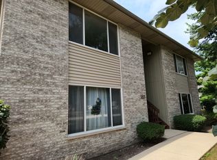 500 Westwood Ct APT B, Crystal Lake, IL 60014
