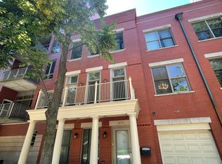 402 N Clinton St, Chicago, IL 60654