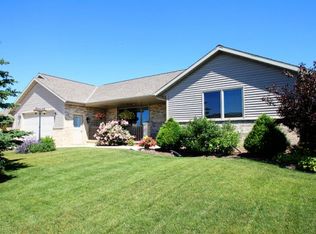445 Mueller Ct, Luxemburg, WI 54217