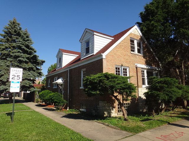 1st image of 2401 S Lombard Ave
