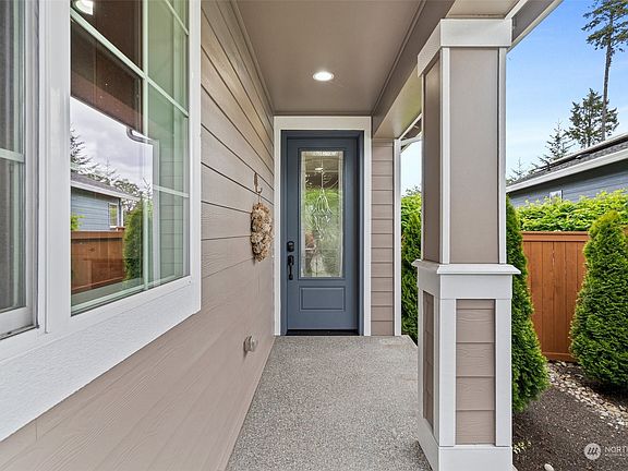 3rd image of 8344 Vashon Drive NE
