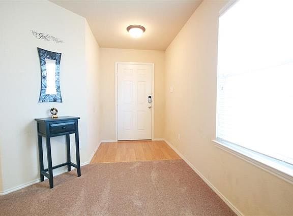 3rd image of 404 Glenn Ct