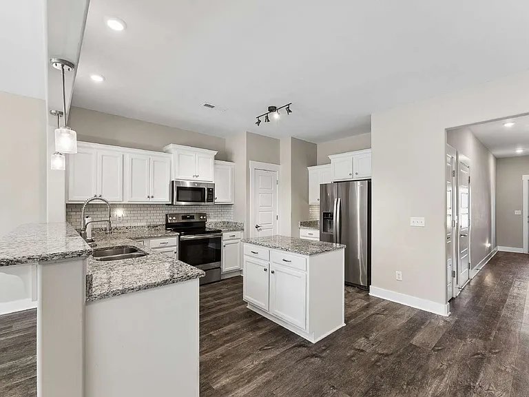 4113 Suntropic Ln — Photo 6