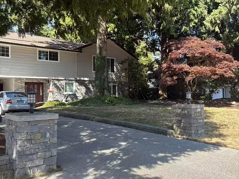 4863 Cedar Cres #UPPER — Photo 4