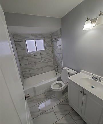 3rd image of 27416 Larchmont St