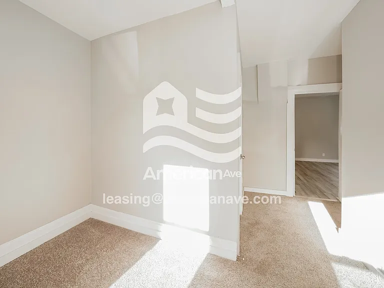 1453388_010_wm_-_bedroom_13349175.jpg