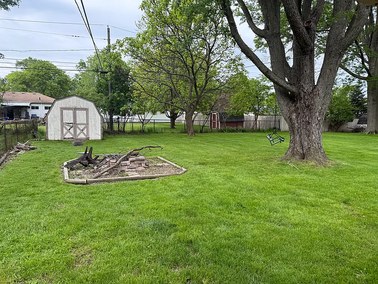 9047 Newkirk Dr — Photo 8